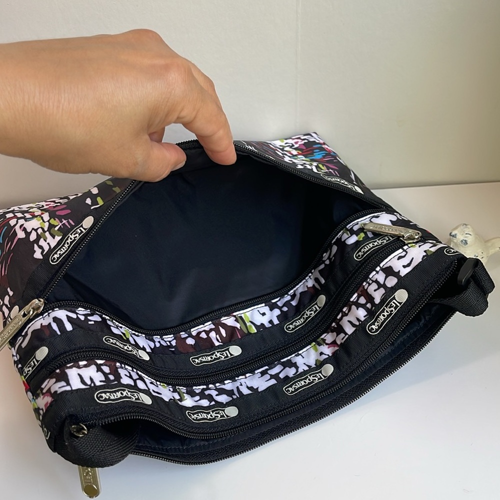Lesportsac Crossbody New Without Tag 🏷️ - Picture 10 of 12